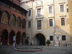 Verona - Cortile del tribunale