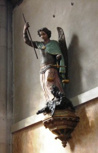 San Michele arcangelo con la bilancia per